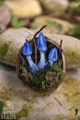 Dekoracyjny magnes na lodówkę z niebieskimi grzybami (7) (Unique Fantasy Objects)