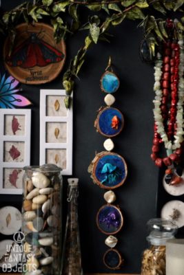 Wisząca ozdoba z meduzami i oceanem na drewnianych krążkach (Unique Fantasy Objects)