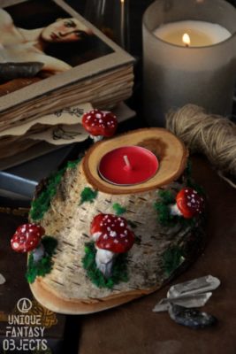 Drewniany świecznik z muchomorami i zapachową świeczką(Unique Fantasy Objects)