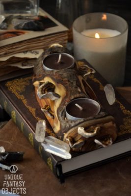 Drewniany świecznik z glinianymi grzybami i dwoma świeczkami zapachowymi (Unique Fantasy Objects)