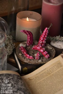 Dekoracja z mackami ośmiornicy na biurko lub półkę (Unique Fantasy Objects)