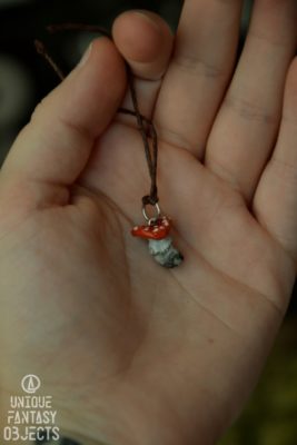 Naszyjnik z małym muchomorem czerwonym (Unique Fantasy Objects)