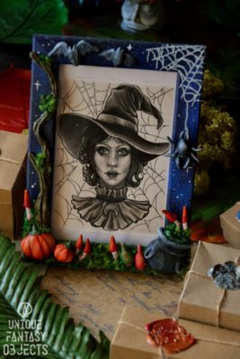Ozdobna ramka na zdjęcie z czarownicą i jej insygniami (Unique Fantasy Objects)
