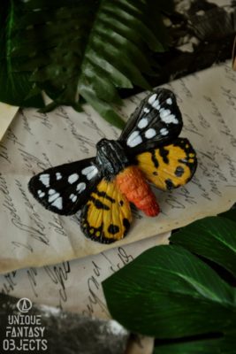 Broszka z motylem niedźwiedziówka włodarka (Unique Fantasy Objects)