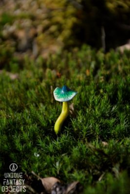 Ozdoba z zielonym grzybkiem do doniczek i kwiatów (Unique Fantasy Objects)
