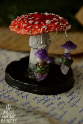 Kolczyki z fioletowymi grzybkami i kryształem (Unique Fantasy Objects) (6)