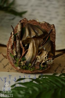 Zawieszka na ścianę lub magnes z rzeźbami grzyba zasłoniaka