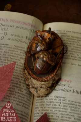 Ozdoba na ścianę lub magnes na lodówkę z rzeźbami żołędzi