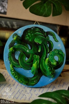 Wiszący wieszak na biżuterię z mackami i ośmiornicą