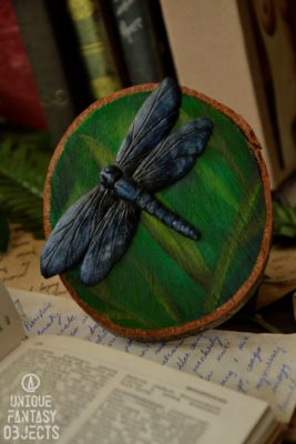 Wisząca ozdoba z ważką świtezianką błyszczącą