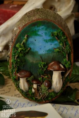 Wisząca ozdoba na ścianę z borowikami i lasem