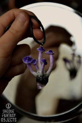 Naszyjnik z fioletowymi grzybami i ametystem (Unique Fantasy Objects)