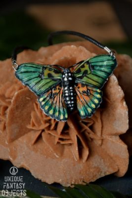 Naszyjnik z zielonym motylem (Unique Fantasy Objects)