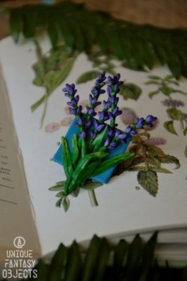 Broszka z rzeźbą lawendy (Unique Fantasy Objects)