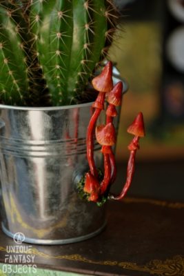 Magnes z czerwonymi grzybkami (Unique Fantasy Objects)