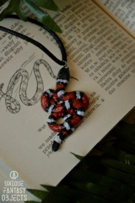Naszyjnik z wężem mlecznym (Unique Fantasy Objects)