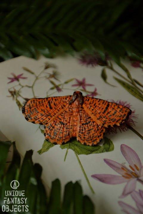 Broszka z rzeźbą motyla rączyk leszczyniak (Unique Fantasy Objects)