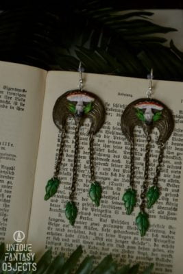 Kolczyki w kształcie lunuli ozdobione rzeźbami muchomorów (Unique Fantasy Objects)