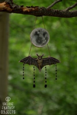 Ozdoba na ścianę z nietoperzem i koralikami (Unique Fantasy Objects)