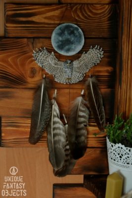 Ozdoba na ścianę z sową i piórami (Unique Fantasy Objects)