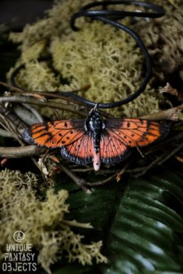 Naszyjnik z rzeźbą pięknego motyla (Unique Fantasy Objects)