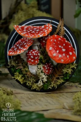 Owalna ozdoba z rzeźbami muchomorów (Unique Fantasy Objects)