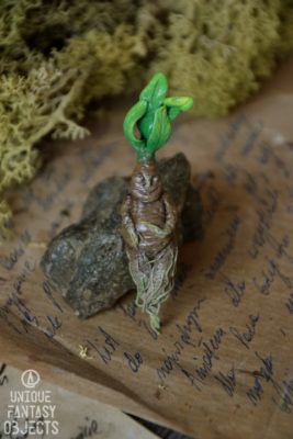 Broszka w kształcie mandragory (Unique Fantasy Objects)