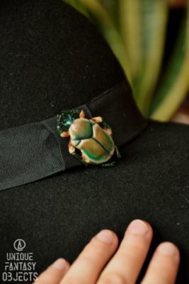 Broszka w kształcie zielonego żuka (Unique Fantasy Objects)