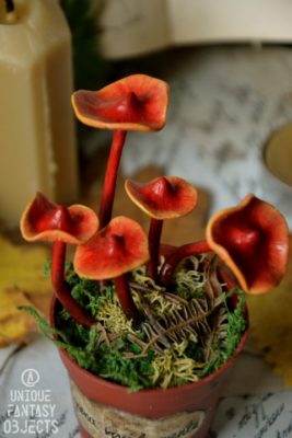 Rzeźby czerwonych grzybów w doniczce (Unique Fantasy Objects)