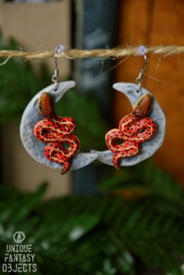 Kolczyki z czerwonymi wężami na księżycu (Unique Fantasy Objects)