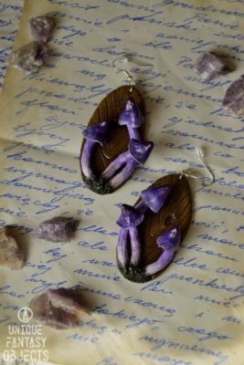 Wiszące kolczyki z fioletowymi grzybami (Unique Fantasy Objects)