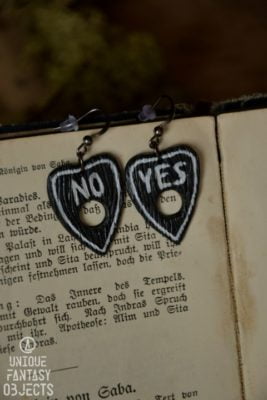 Kolczyki w kształcie tablicy Ouija (Unique Fantasy Objects)