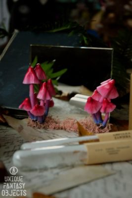 Lusterko na ścianę ozdobione kolorowymi grzybami (Unique Fantasy Objects)