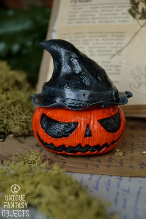 Pudełko w kształcie dyni w kapeluszu (Unique Fantasy Objects)