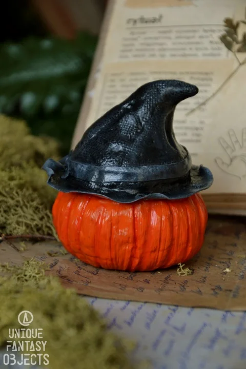 Pudełko w kształcie dyni w kapeluszu (Unique Fantasy Objects)