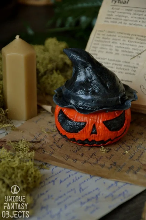 Pudełko w kształcie dyni w kapeluszu (Unique Fantasy Objects)