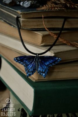 Naszyjnik z granatowym motylem (Unique Fantasy Objects)