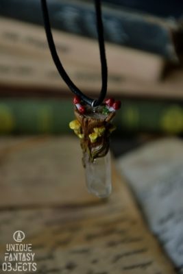 Naszyjnik z grzybkami i kryształem górskim (Unique Fantasy Objects)