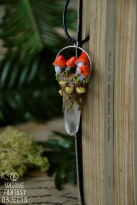 Naszyjnik z grzybami i kryształem górskim (Unique Fantasy Objects)