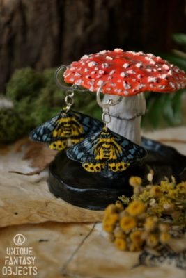 Kolczyki z żółto niebieskimi ćmami (Unique Fantasy Objects)