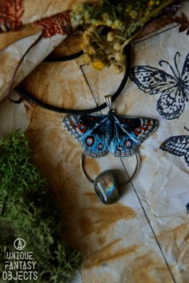 Naszyjnik z motylem i labradorytem (Unique Fantasy Objects)