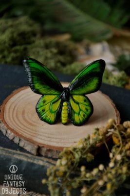 Broszka w kształcie zielonego motyla (Unique Fantasy Objects)