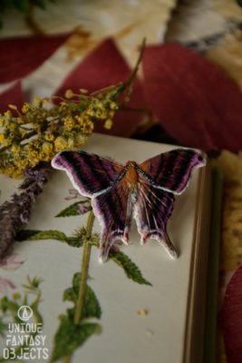 Broszka w kształcie różowo czarnego motyla (Unique Fantasy Objects)