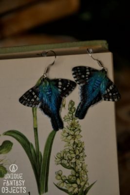 Kolczyki z niebiesko czarnymi ćmami (Unique Fantasy Objects)