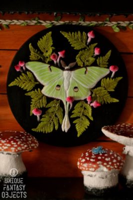 Wisząca ozdoba na ścianę z ćmą i grzybami (Unique Fantasy Objects)