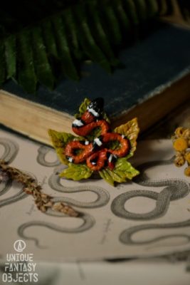 Broszka z wężem na liściu (Unique Fantasy Objects)