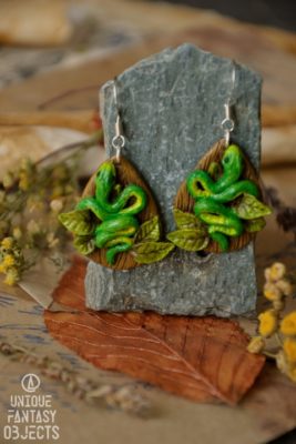 Wiszące kolczyki z zielonymi wężami (Unique Fantasy Objects)