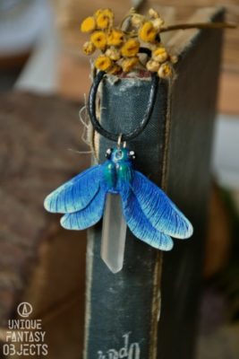 Naszyjnik z ważką i kryształem górskim (Unique Fantasy Objects)