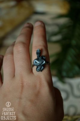 Regulowany pierścionek z rzeźbą węża (Unique Fantasy Objects)