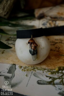 Choker z brązowymi grzybami i labradorytem (Unique Fantasy Objects)